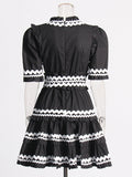 Retro Style 2025 Summer New V-Neck Belt Belt Waist Design Lace Side Short Dress Dress Woman